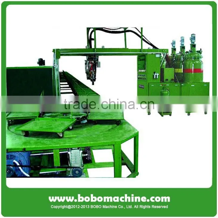 Polyurethane foam injection machine