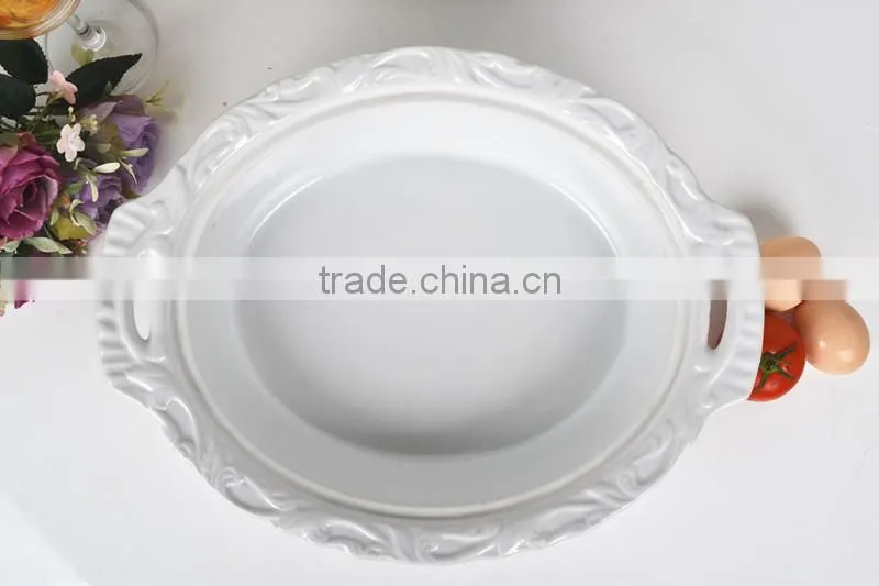15" Oval ceramic baking dish with lid