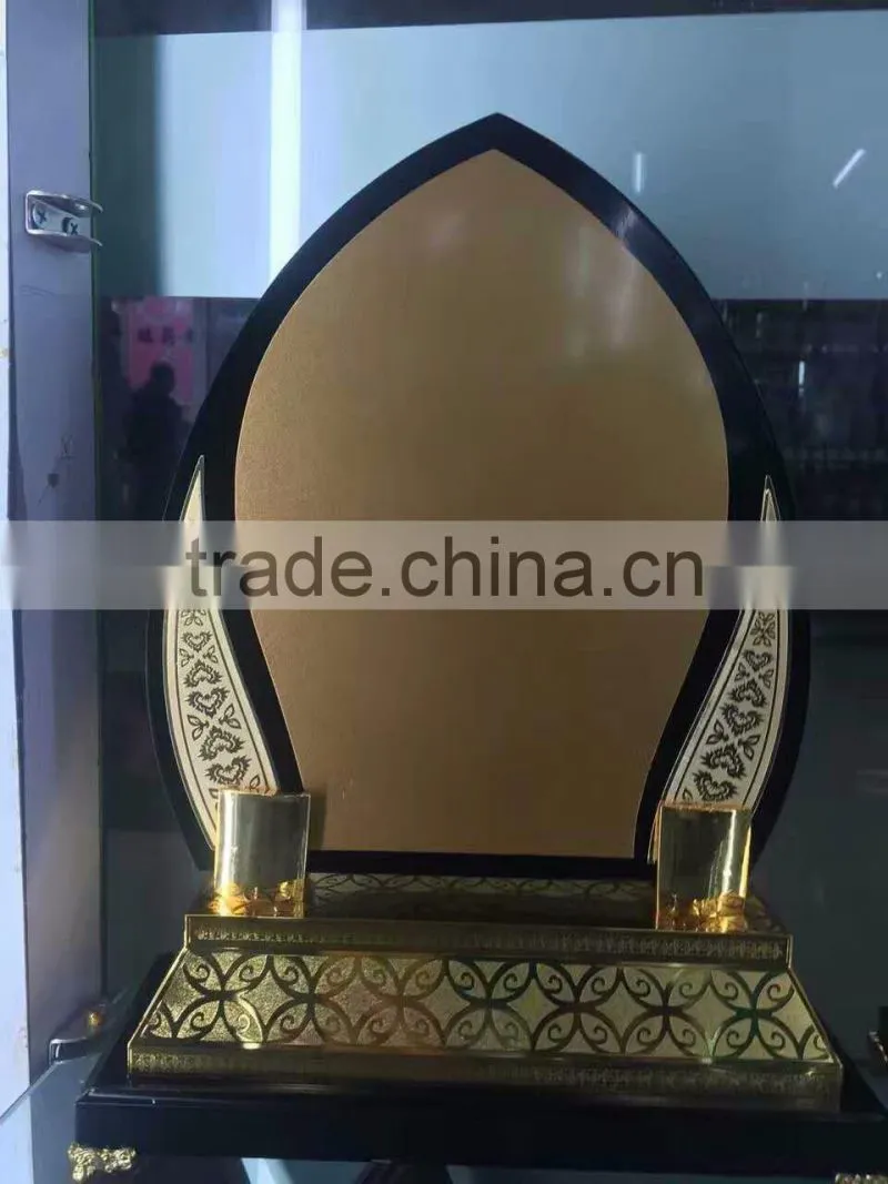 Blank wooden shield plaque to Saudi Arabia