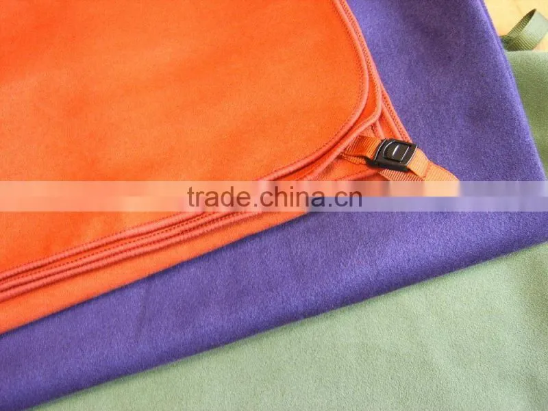 cheap personalized microfiber zipper pocket hook sports towel