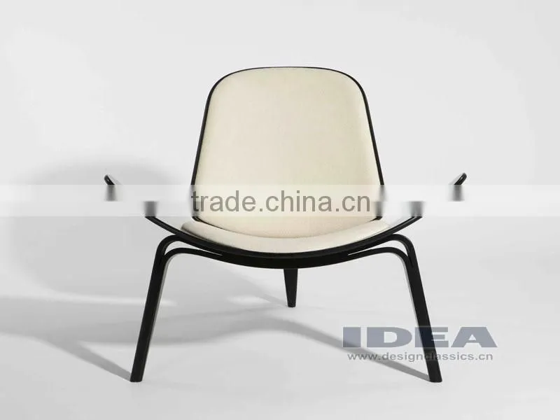 Replica Hans Wegner Shell Chair - Black Shell/ Cream White Fabric