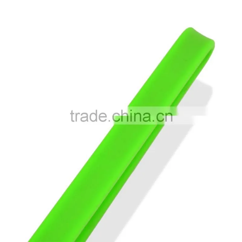 Easy To Clean Heat-Resistant Apple Green Food Tongs Silicone Kichen Tongs