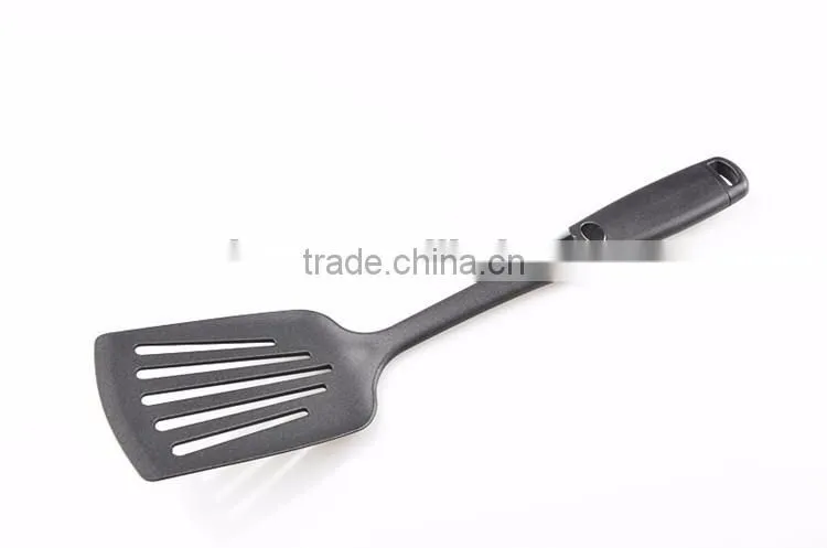 Plastic spatula