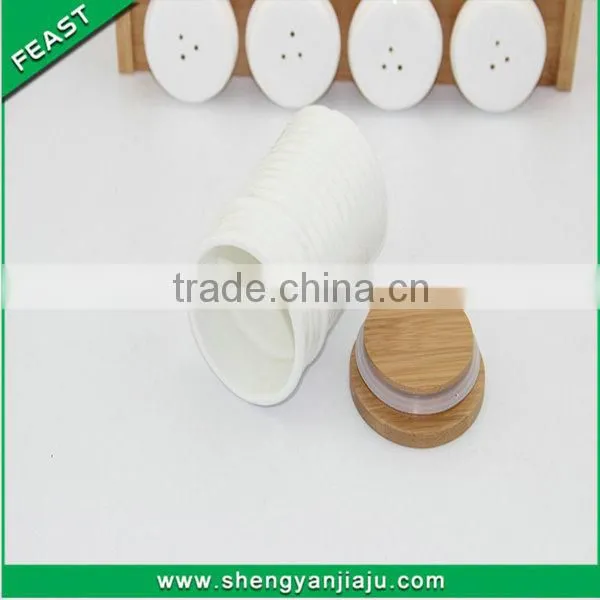 great convenient pepper shaker with canister for sugar, bean