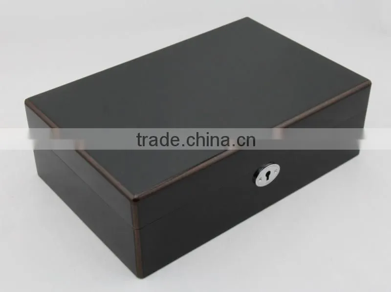 High quality wooden jewelry box with key lock