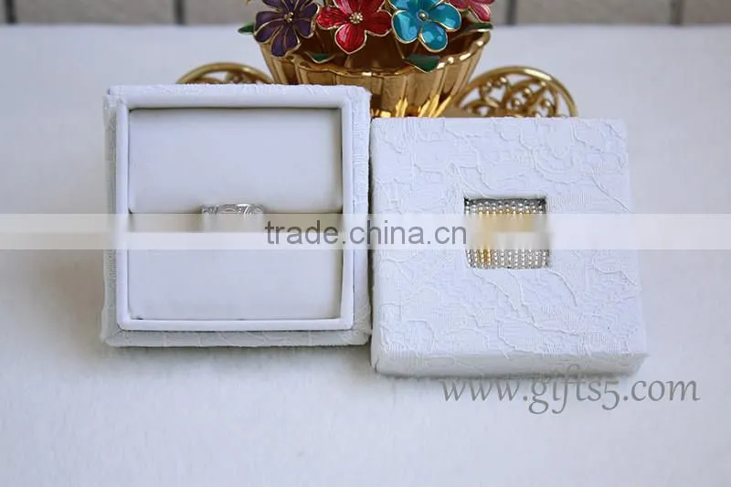 Custom Elegant Proposal Jewelry Ring Gift Box Wedding Ring Box with beaded name plate of F