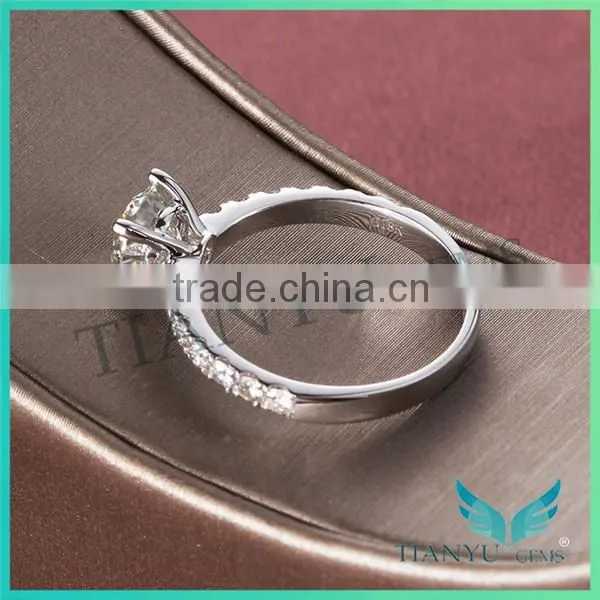 925 Sterling Sliver 9 Hearts & Flower VVS1 E-F Round Cut Moissanite Diamond Wedding Rings Price