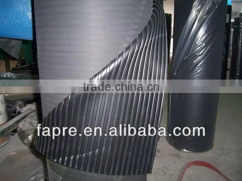 Black broad ribbed rubber matting