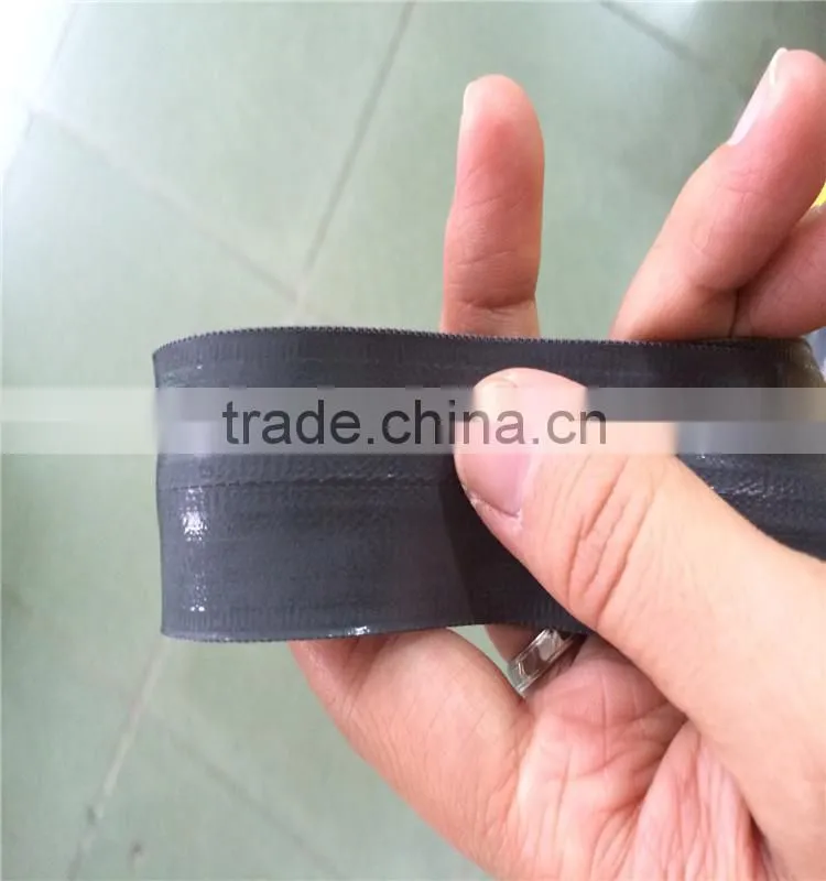 water-repellent nylon fabric with grey zippers for bags passed SGS Rain Test