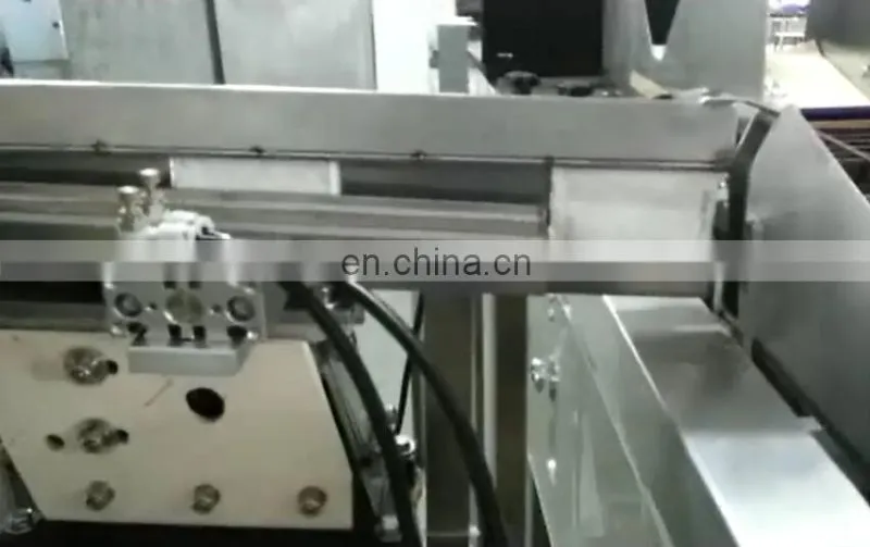 Food Industry Slat Conveyor with Vibratory Feeder, Slat Belt Conveyor for Desiccant Sachets, Modular Acclivitous Belt Conveyor