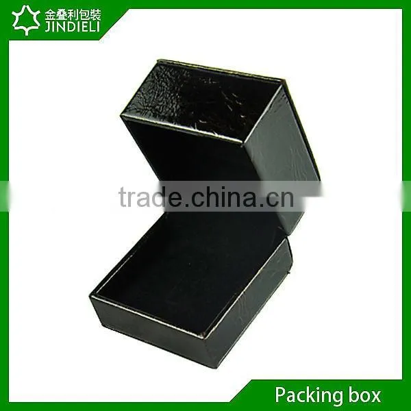 Small ring box with satin and velvet inlay