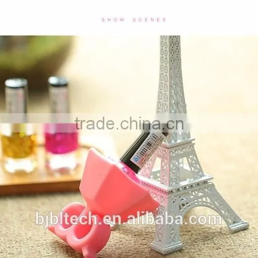 2016 New Popular DIY Salon Silicone Wearable Nail Polish Holder with 2 Finger Ring