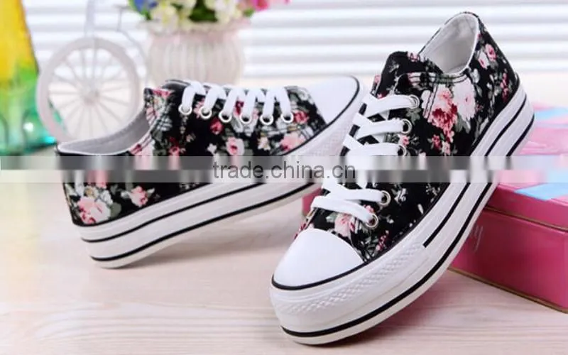 Trendy Low Top Canvas shoe Natural Floral Flat Lady Shoe comfortable