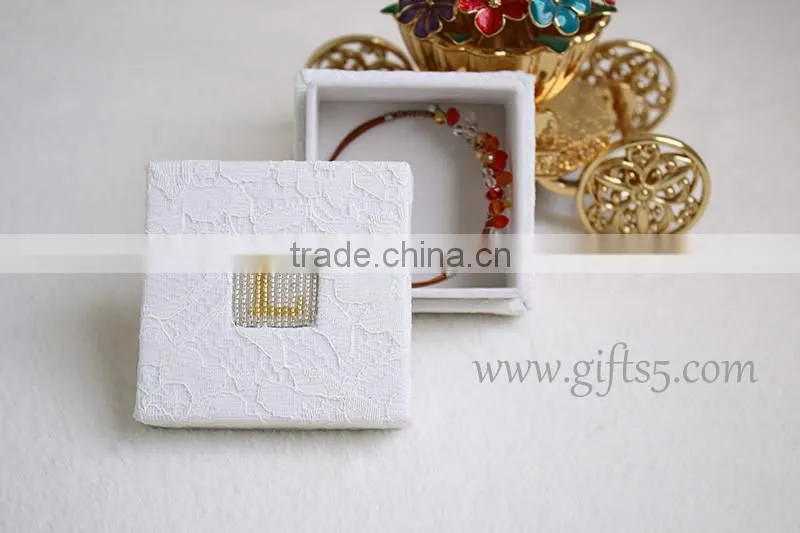 Elegant unique cardboard jewelry gift boxes with beaded name plate of L