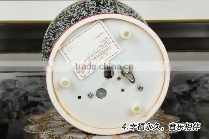 Resin Christmas Snow Globe/Water Globe/Snow Ball for Christmas Decoration