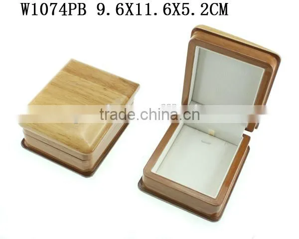 W1074RD Popular Varnish Wooden Jewelry Ring Box With Hinge