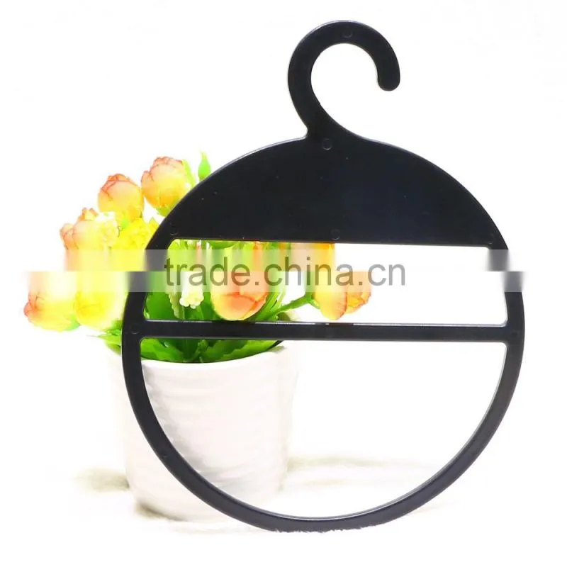QD-Z88 Useful plastic round tie/scarf hanger for display