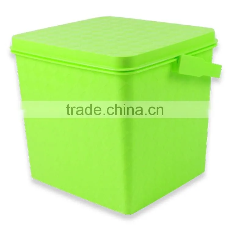 Plastic storage bucket with lid