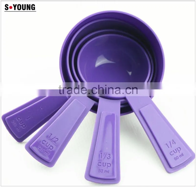47010 4pcs plastic Measuring Cups and Spoons Set