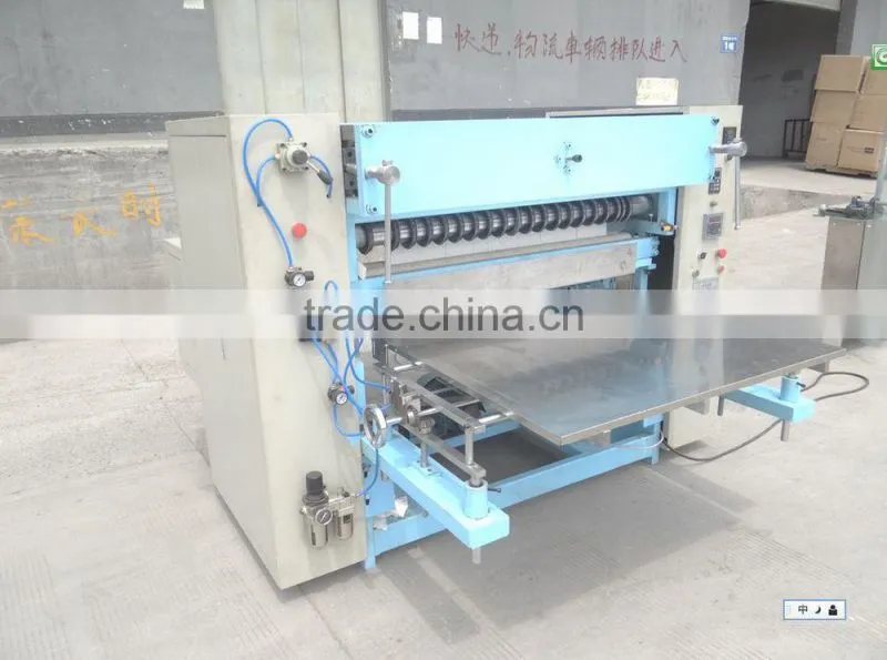 Multi-specifications cotton pad cutting machine