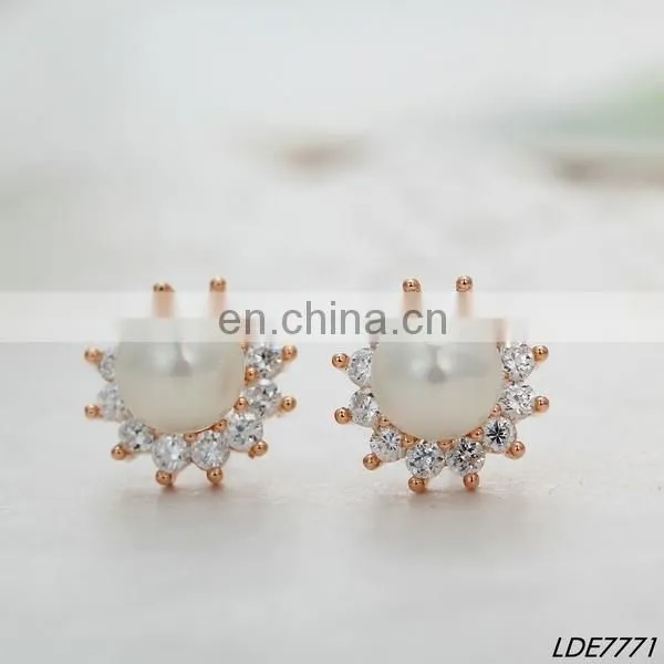 Gold ear tops designs hot wholesale chic gold delicate diamante flower bridesmaid wedding double sided pearl stud earrings