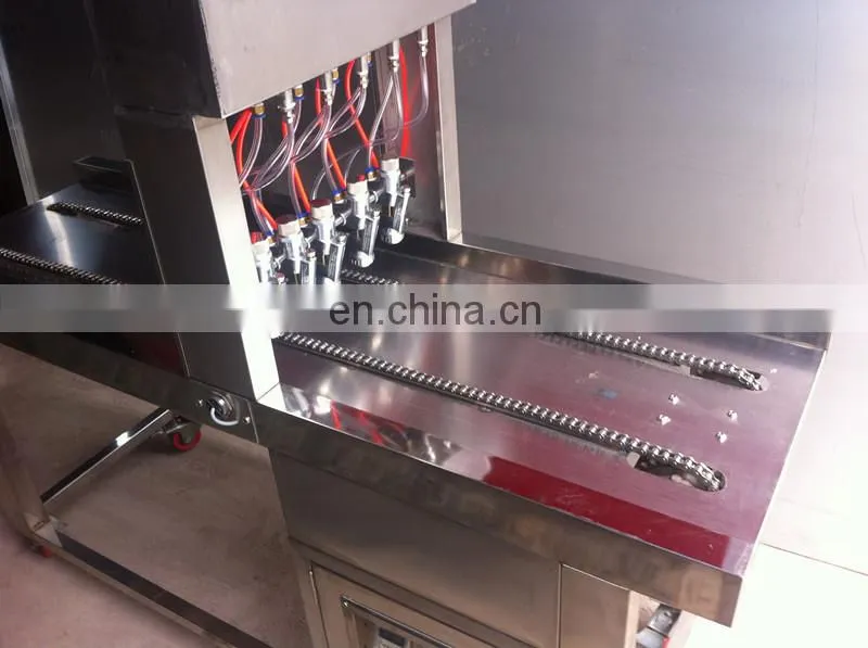 Cake/Bread/Busit Tray Oil Spraying Machine