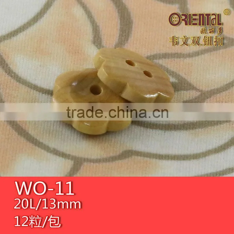 2 holes flower shape wooden buttons