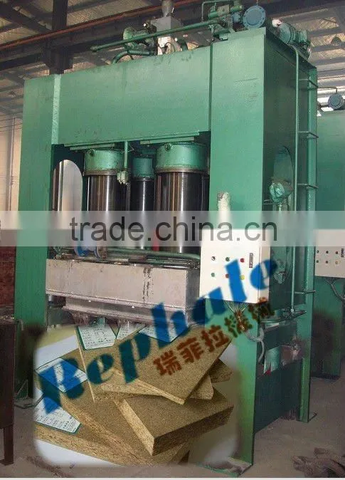 Particle board hot pressing machine