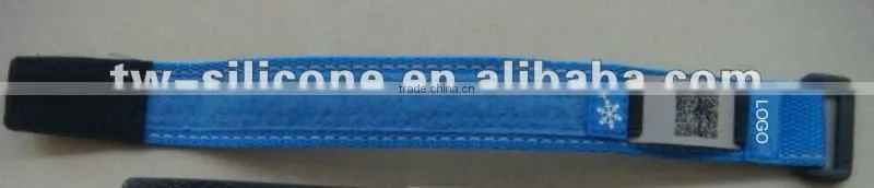 Silicone Engravable unique qr bracelet with tin box