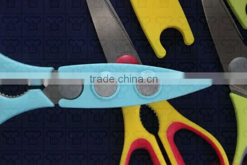 Hot sale promotional custom design cheap kitchen scissors with magnetic cover