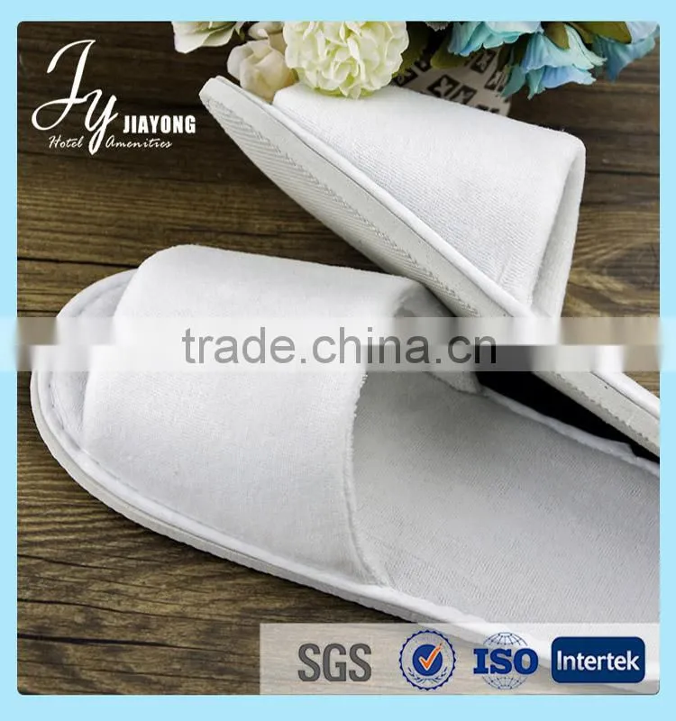 White hotel indoor slippers embroideried customized logo hotel slippers