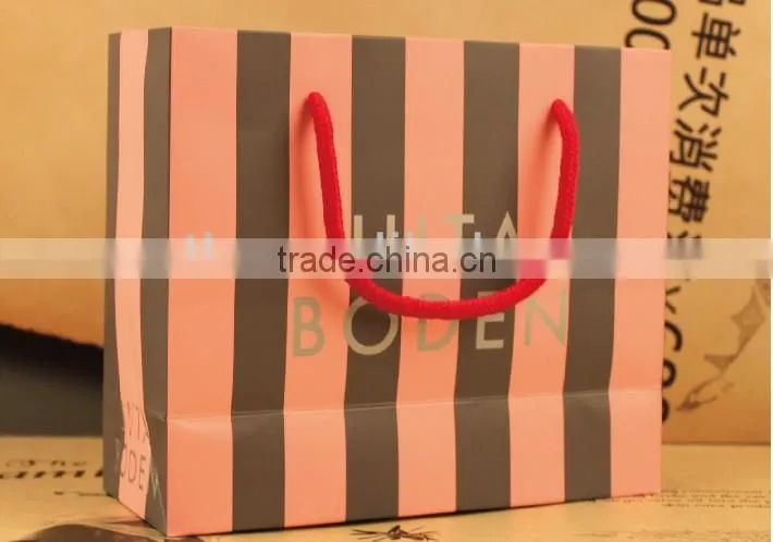 Good quality shopping paper gift bag with stripe and handles for clothes packaging