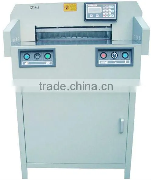 Paper cutting machine