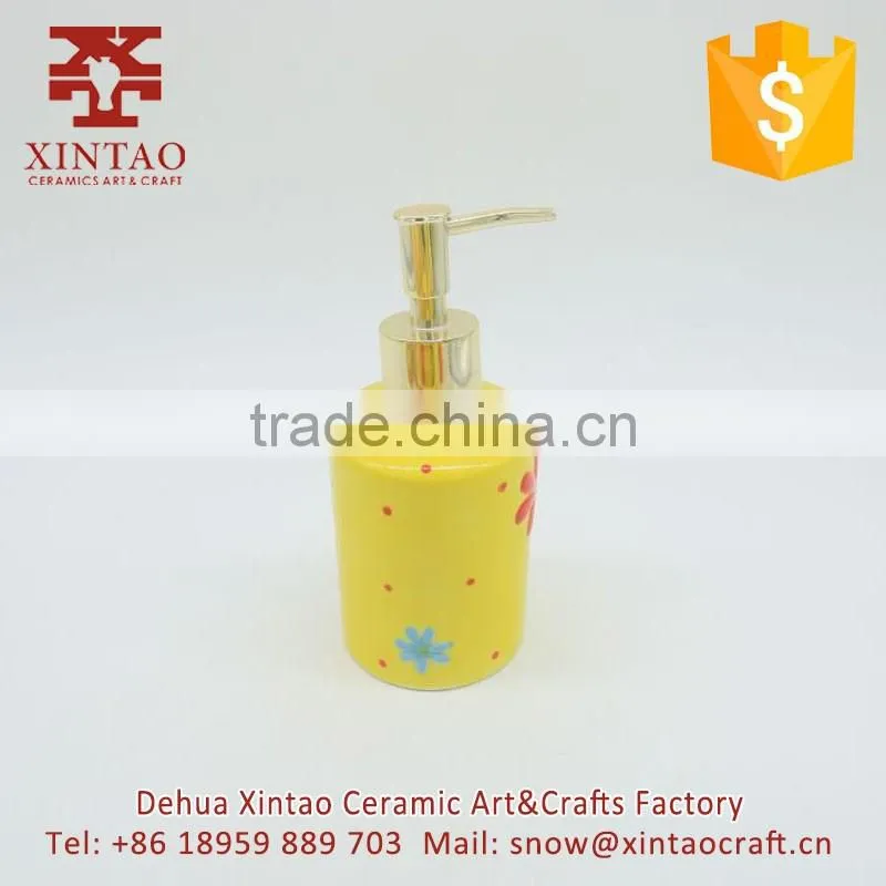 New arrived ceramic shampoon dispenser,decorative cleanser essence bottle in cock shaped