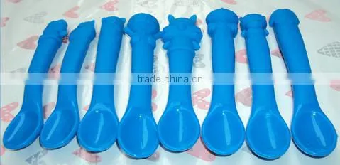 New Arrival Flexible and BPA free silicone baby feeding spoon