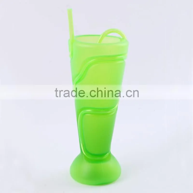 New design Colorful plastic cups with straw