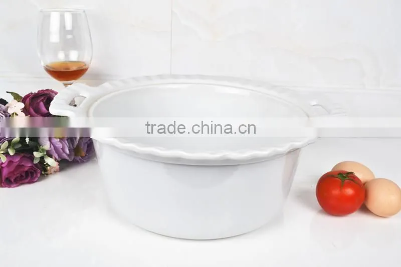 13" Round ceramic bakeware with lid