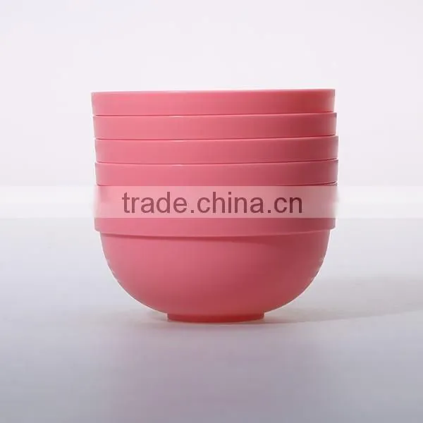 Round pink color salad plastic bowl set with lid