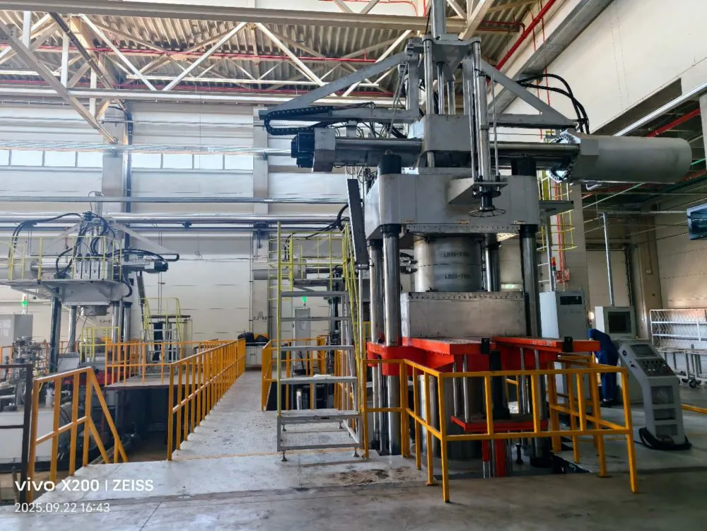 Tyre bladder rubber injection machine features