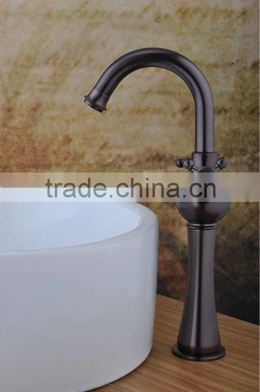 Two Handles Antigue Bronze Solid Brass Basin Faucet QH1808B