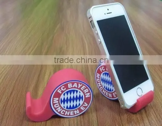 Silicone smartphone stand with custom pattern