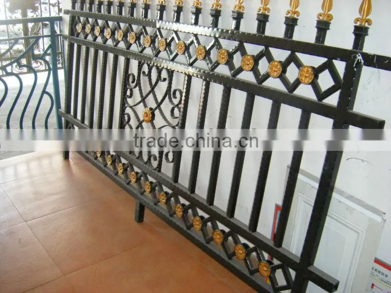 2015 Top-selling steel decorative wire garden fence