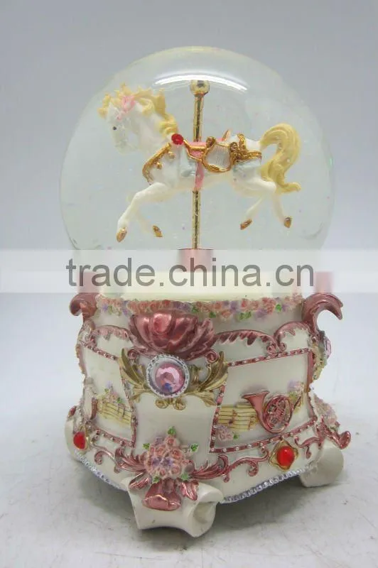 Horse music inside waterglobe round