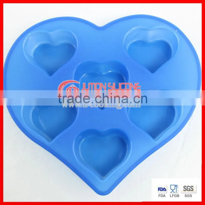 2013 nice design pliable silicone cake mold