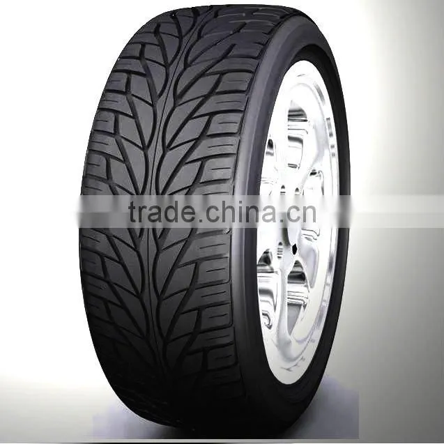 UHP Car Tyre 305/40R22