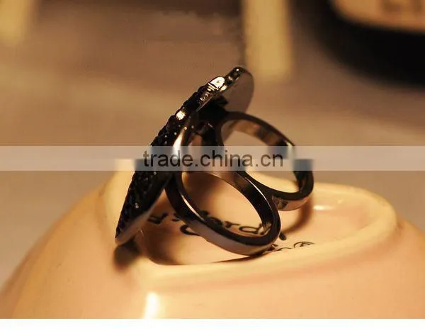 Black Crystal Studded Bat Shape Double Finger Holes Punk Style Ring