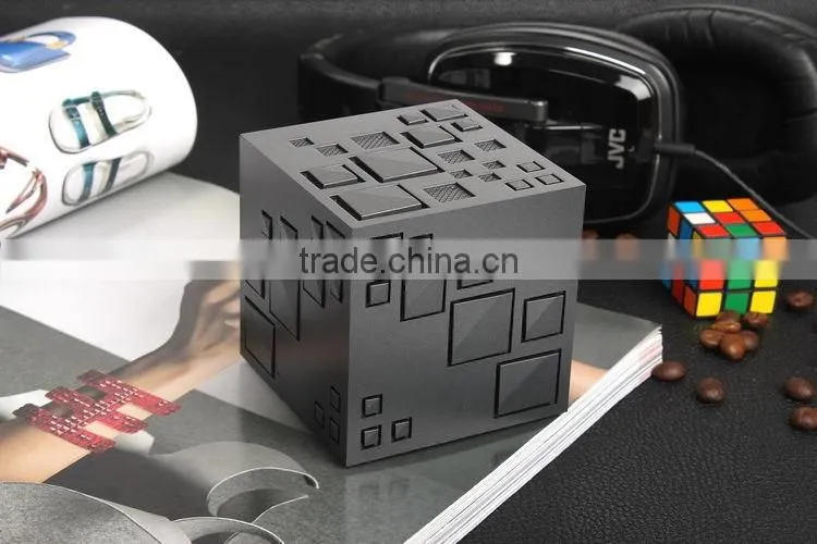 2016 New portable bluetooth speaker stereo muisc mini Bluetooth speaker with LED lights support TF FM