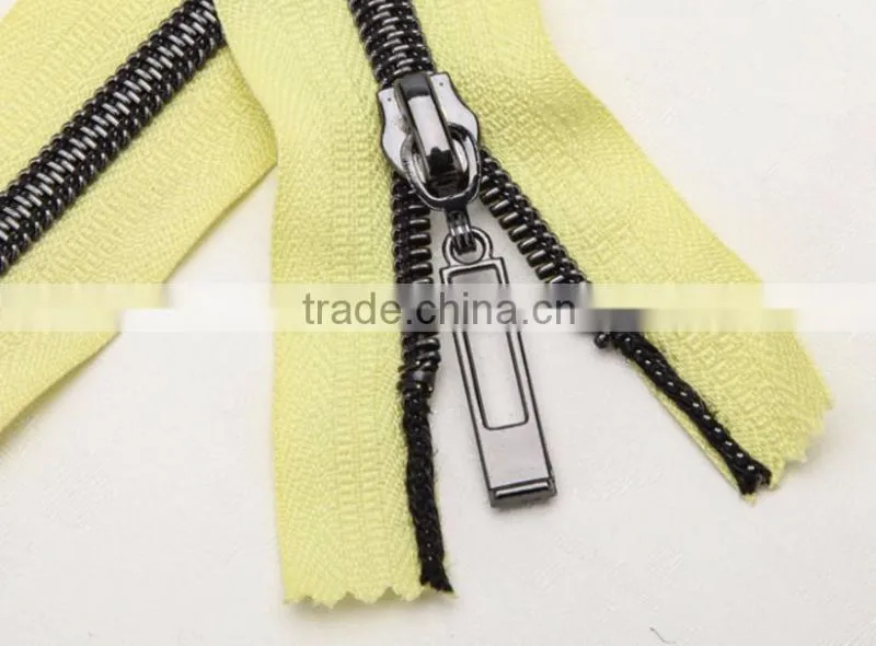 2016 Newest close-end auto lock Nylon zipper in black lacquer