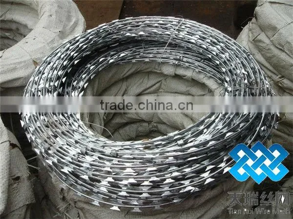 2013Hot-Salel! Low Price Galvanized/PVC Coated Barbed Wire(20yearsfactory)