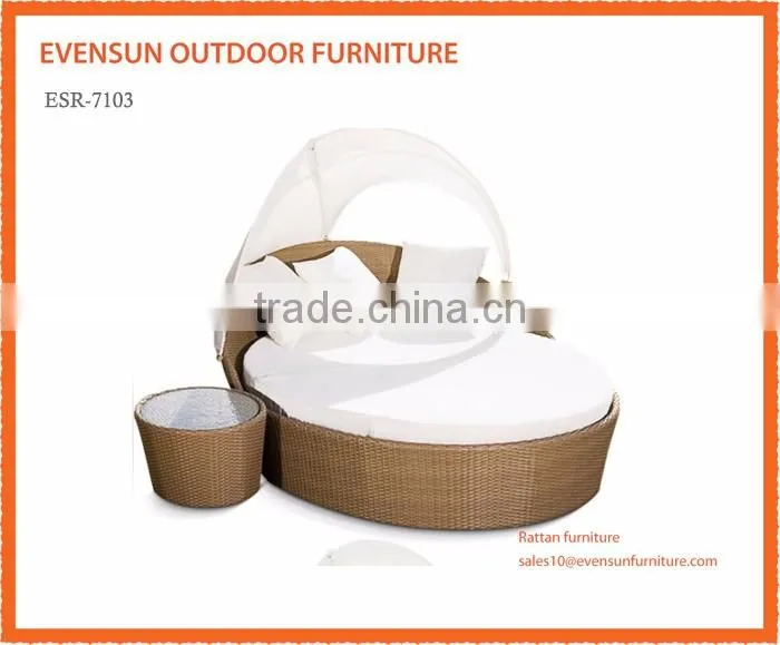 Large round rattan wicker daybed outdoor lounge furniture